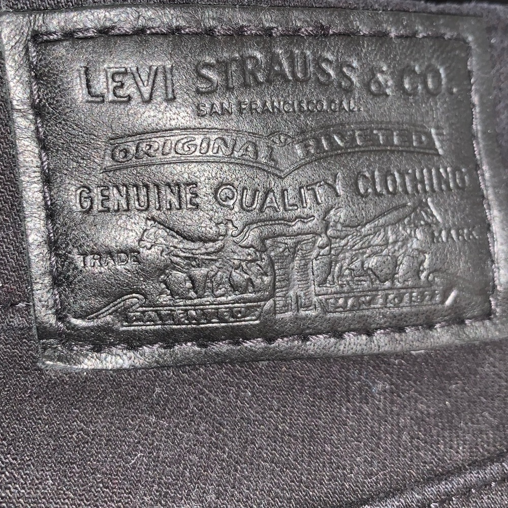Levi’s High Rise Ripped Skinny Jeans - Picture 5 of 5